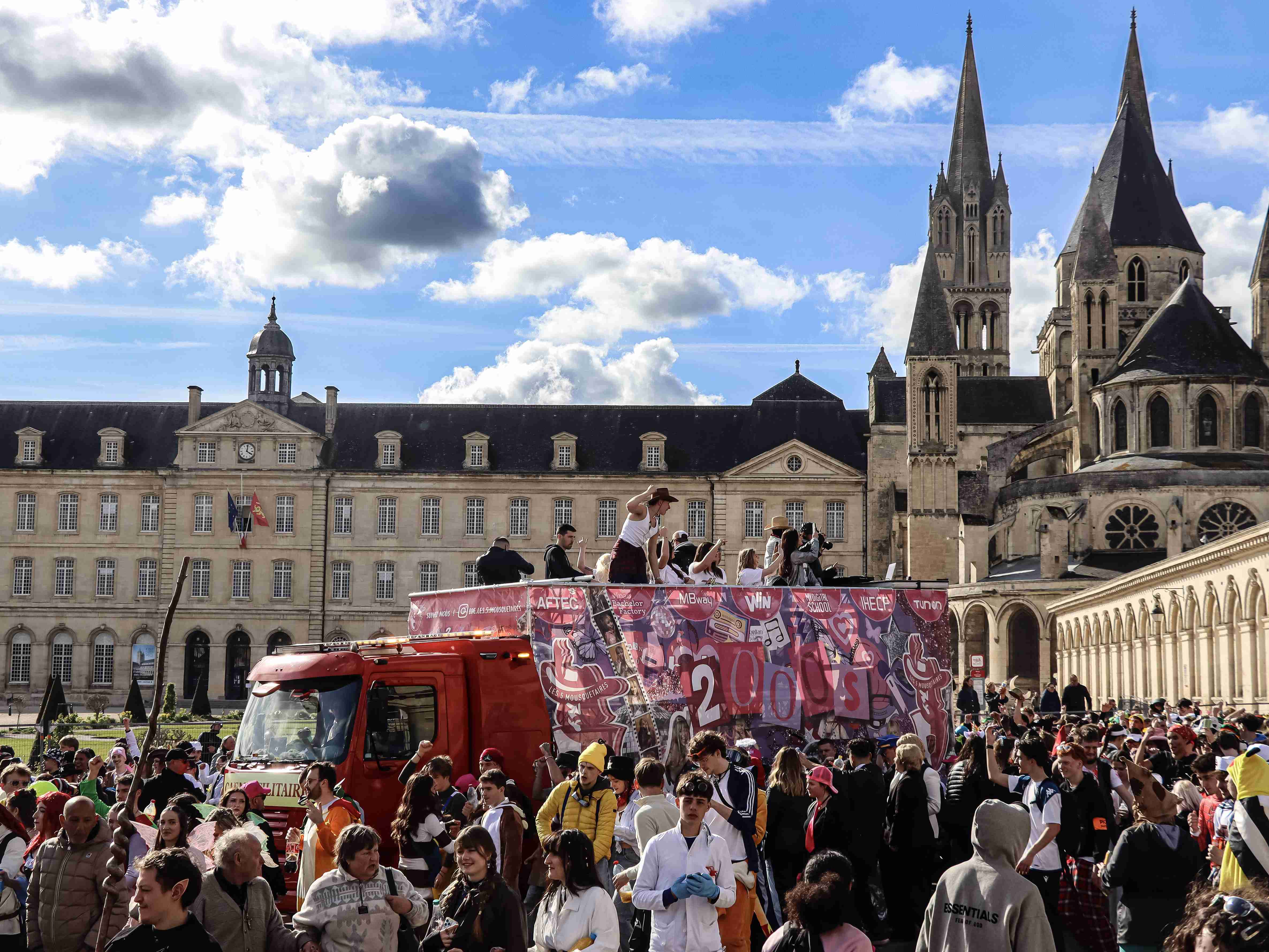 retour-sur-le-plus-grand-carnaval-étudiant-deurope-mydigitalschool-caen-02