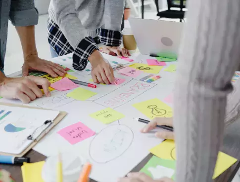 group-of-casually-dressed-business-people-discussing-ideas-in-the-office