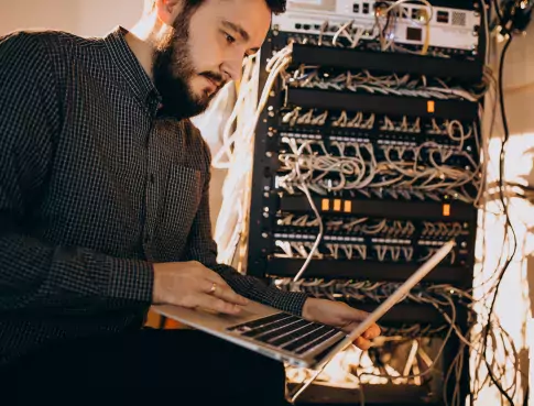 young-it-service-man-repairing-computer