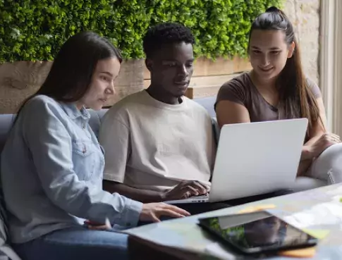 Quelles-formations-réaliser-pour-accéder-aux-métiers-du-digital