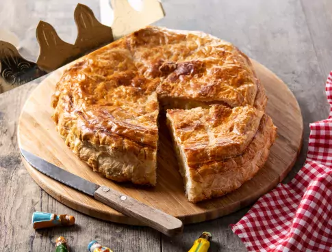 galette-des-rois-wooden-table-traditional-epiphany-cake-france